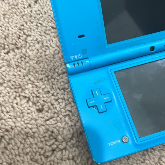 Used blue Nintendo DSI - Picture 4 of 5